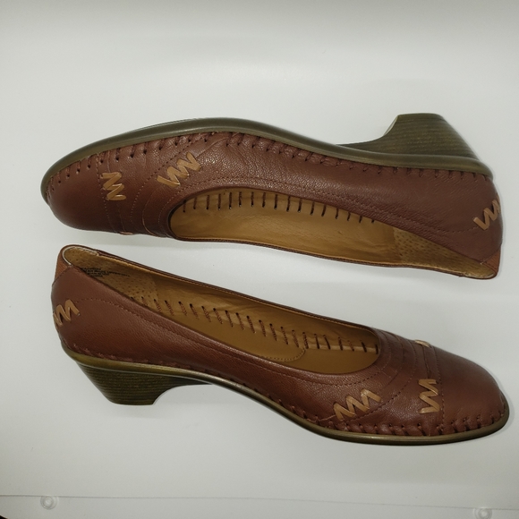 Easy Spirit Shoes Easy Spirit Brown Leather Shoes Size 8 Poshmark